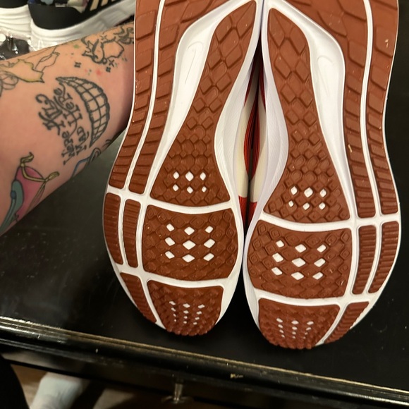 NWOT Men’s Nike running Pegasus 40 size 11 - Picture 5 of 7